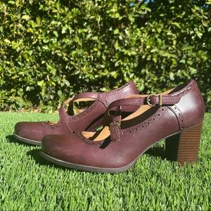 BNIB Clarks Ladies Dalia Violet Tan Leather Mary Jane Court Shoes